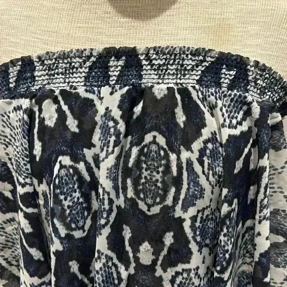 romper snake skin navy white small - Picture 3 of 6